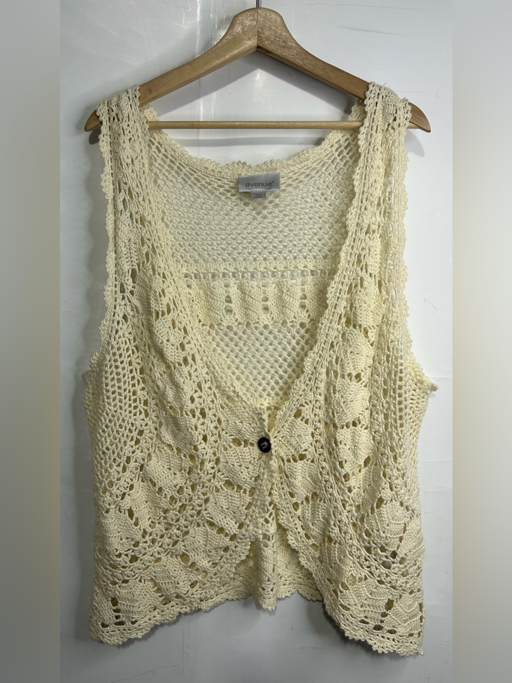 Avenue Cream Knit Single Button Front Sleeveless Cardigan 18/20